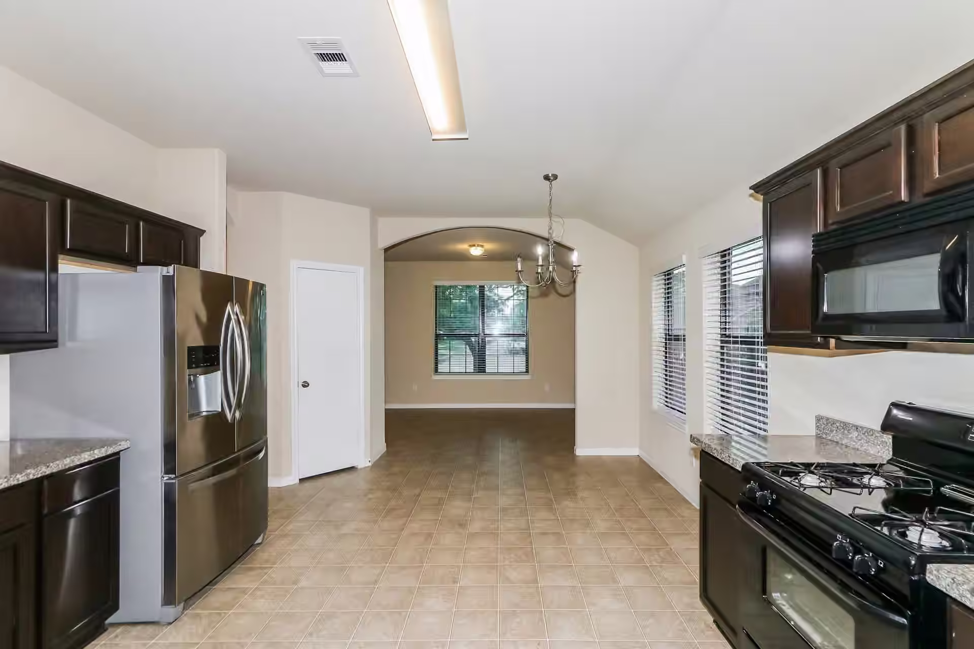 Photo 5 of 429 De Coster Boulevard, Alvin, TX