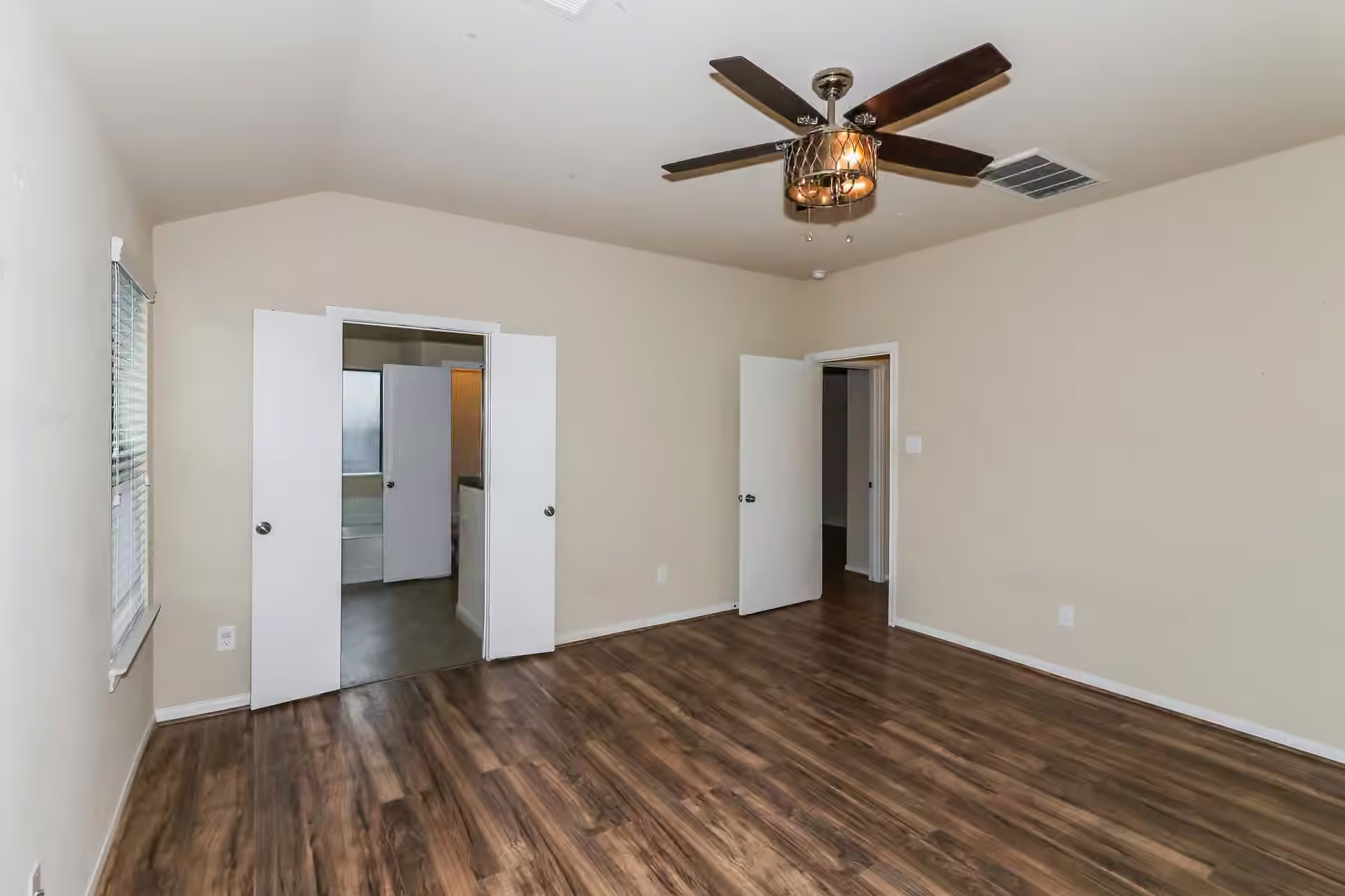 Photo 7 of 429 De Coster Boulevard, Alvin, TX
