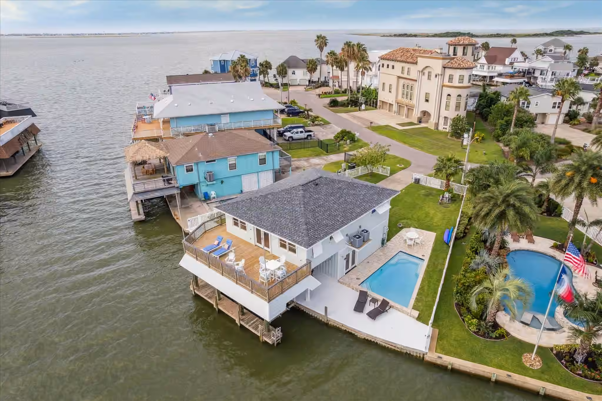 Photo of 1226 Oahu Drive, Tiki Island, TX 77554