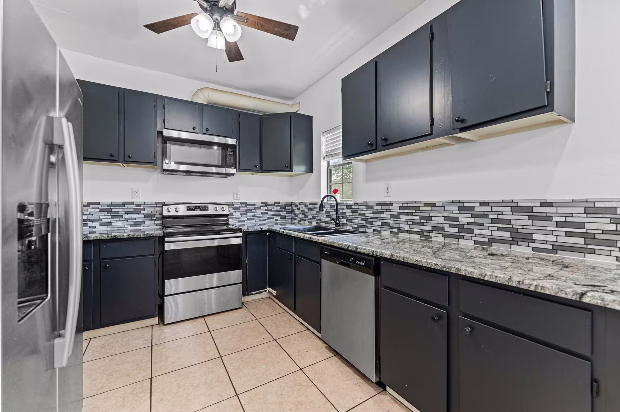 Photo 7 of 14002 Bryan Avenue, Alvin, TX