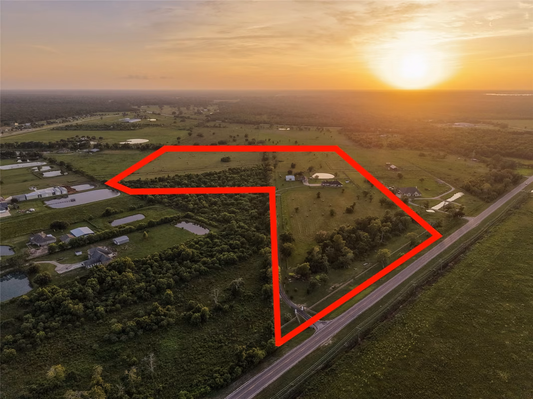 Photo 5 of 616 County Road 44, Angleton, TX