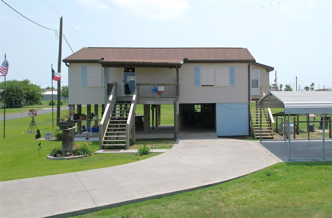Photo of 1321 Pickney Avenue, Port Bolivar, TX 77650