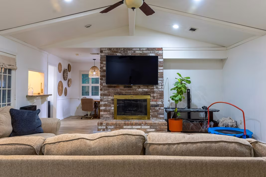 Photo 4 of 5711 Olympia Fields Lane, Houston, TX