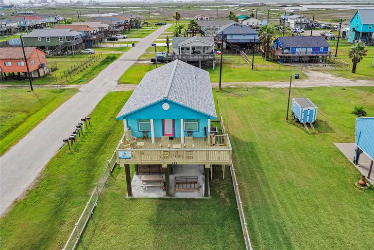 Photo 2 of 722 Ft Velasco Drive, Freeport, TX