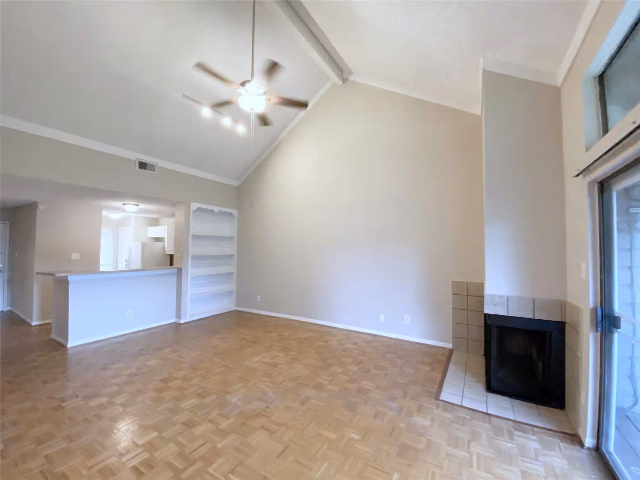 Photo 4 of 8499 Sands Point Drive, Houston, TX