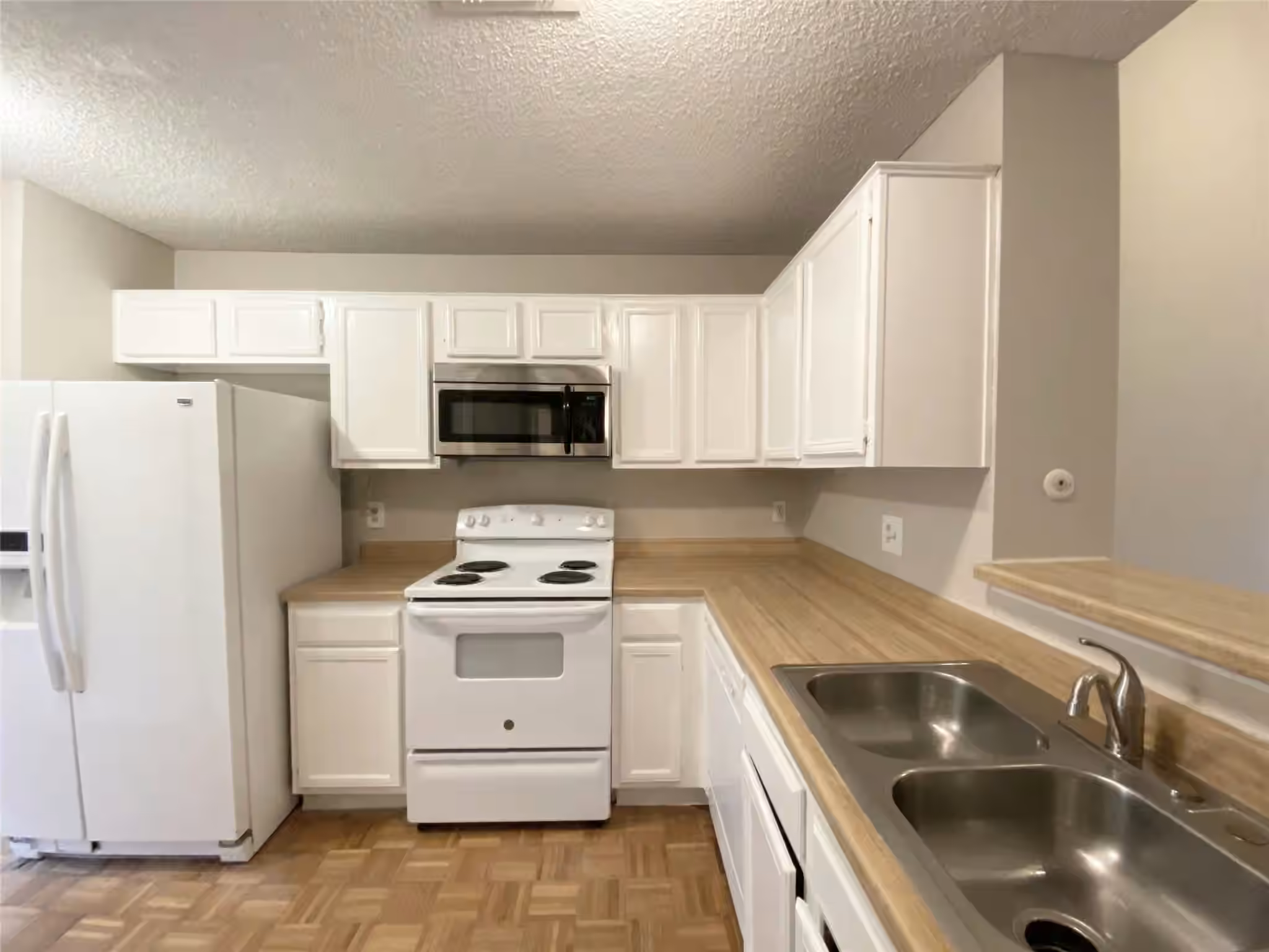 Photo 7 of 8499 Sands Point Drive, Houston, TX