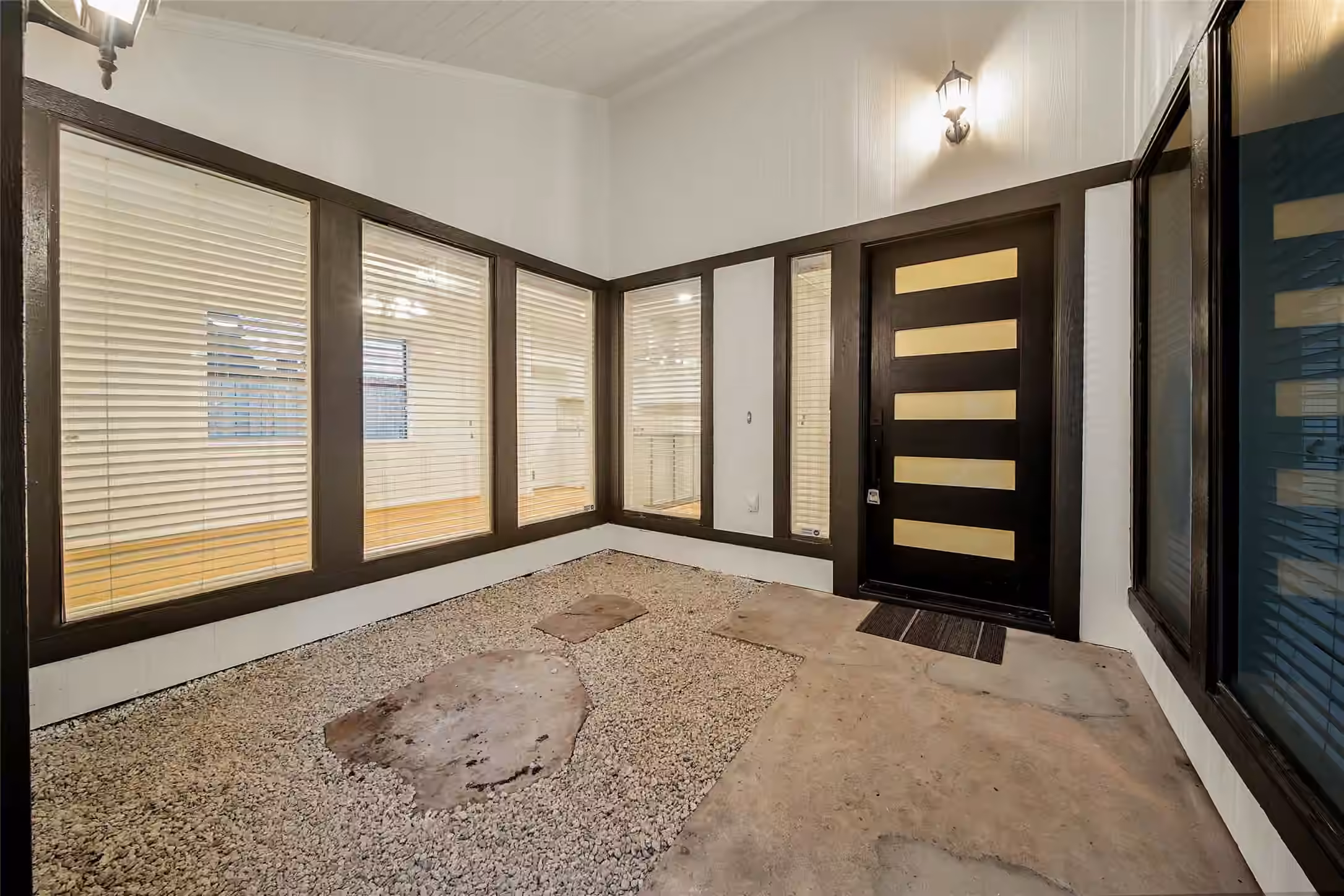 Photo 3 of 813 E Green Belt Drive, Sugar Land, TX