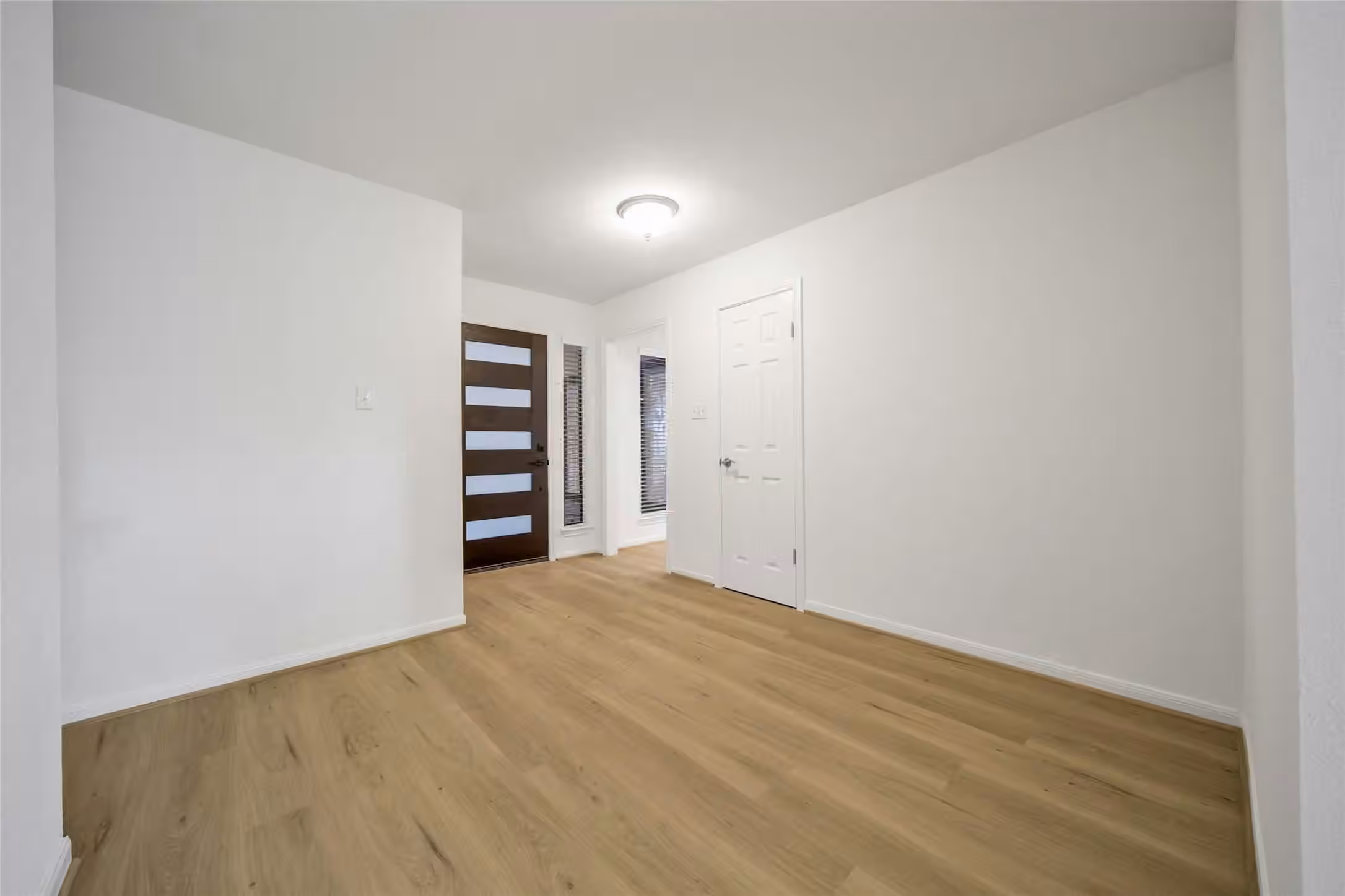 Photo 4 of 813 E Green Belt Drive, Sugar Land, TX
