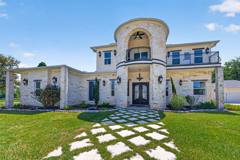 Photo 3 of 1024 Colibri Lake Lane, Waller, TX