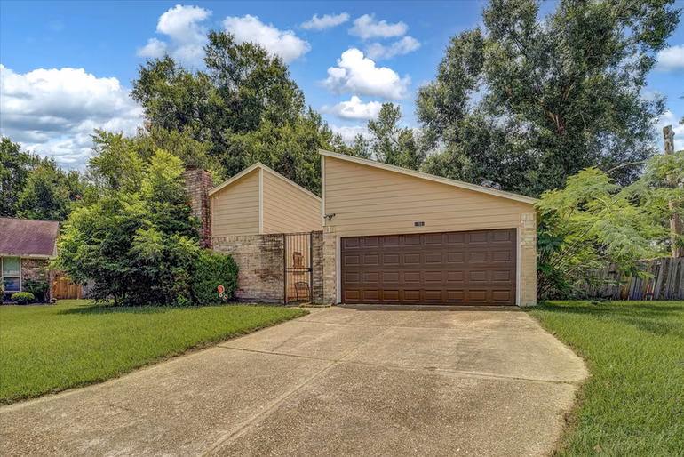 Photo 4 of 17502 Favor Bend Court, Humble, TX