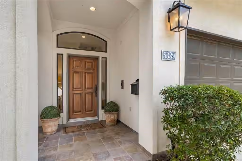 Photo 2 of 5339 Mcculloch Circle, Houston, TX