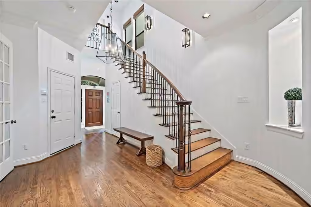 Photo 4 of 5339 Mcculloch Circle, Houston, TX