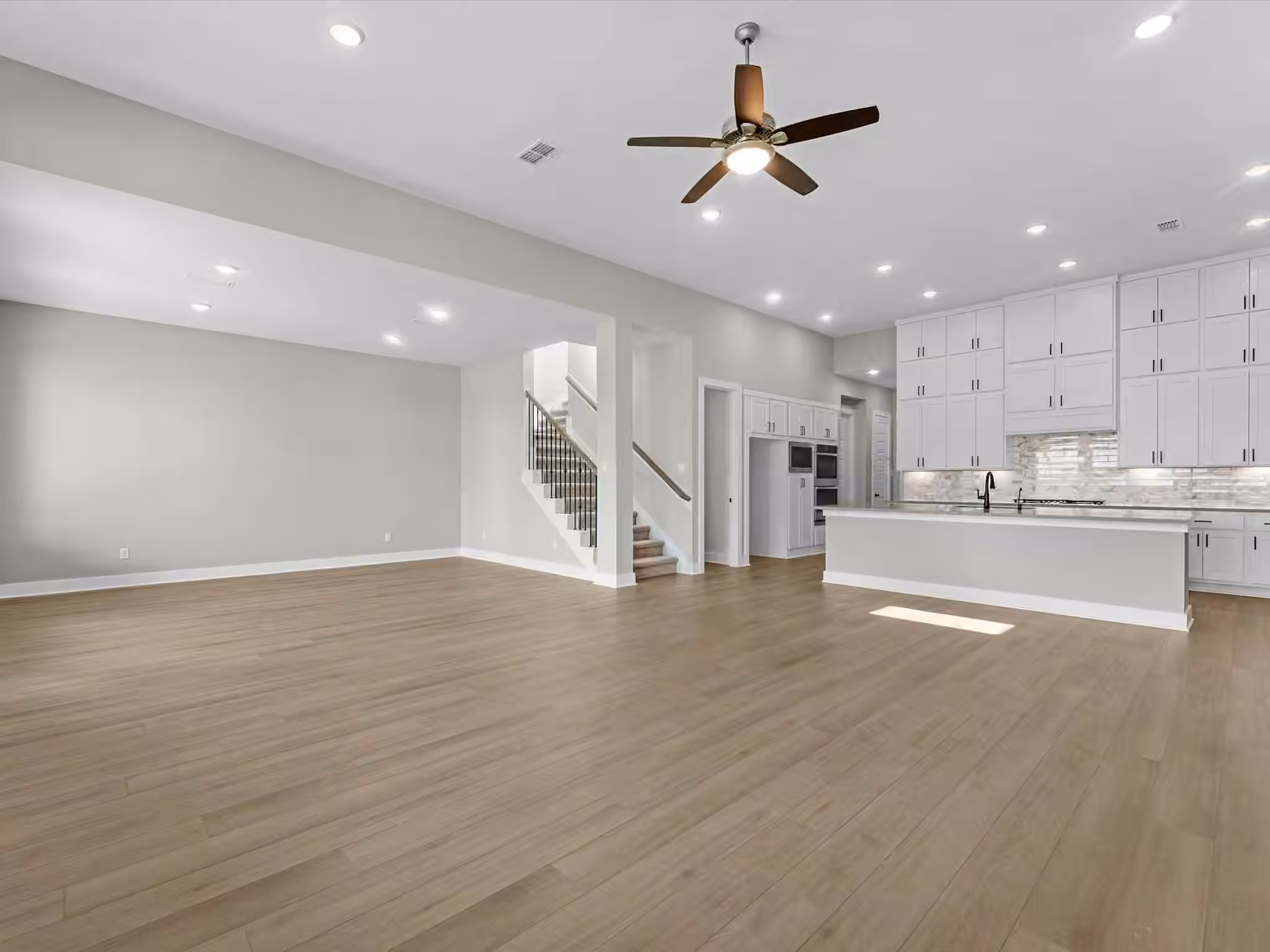 Photo 5 of 18422 Red Dahlia Road, Richmond, TX