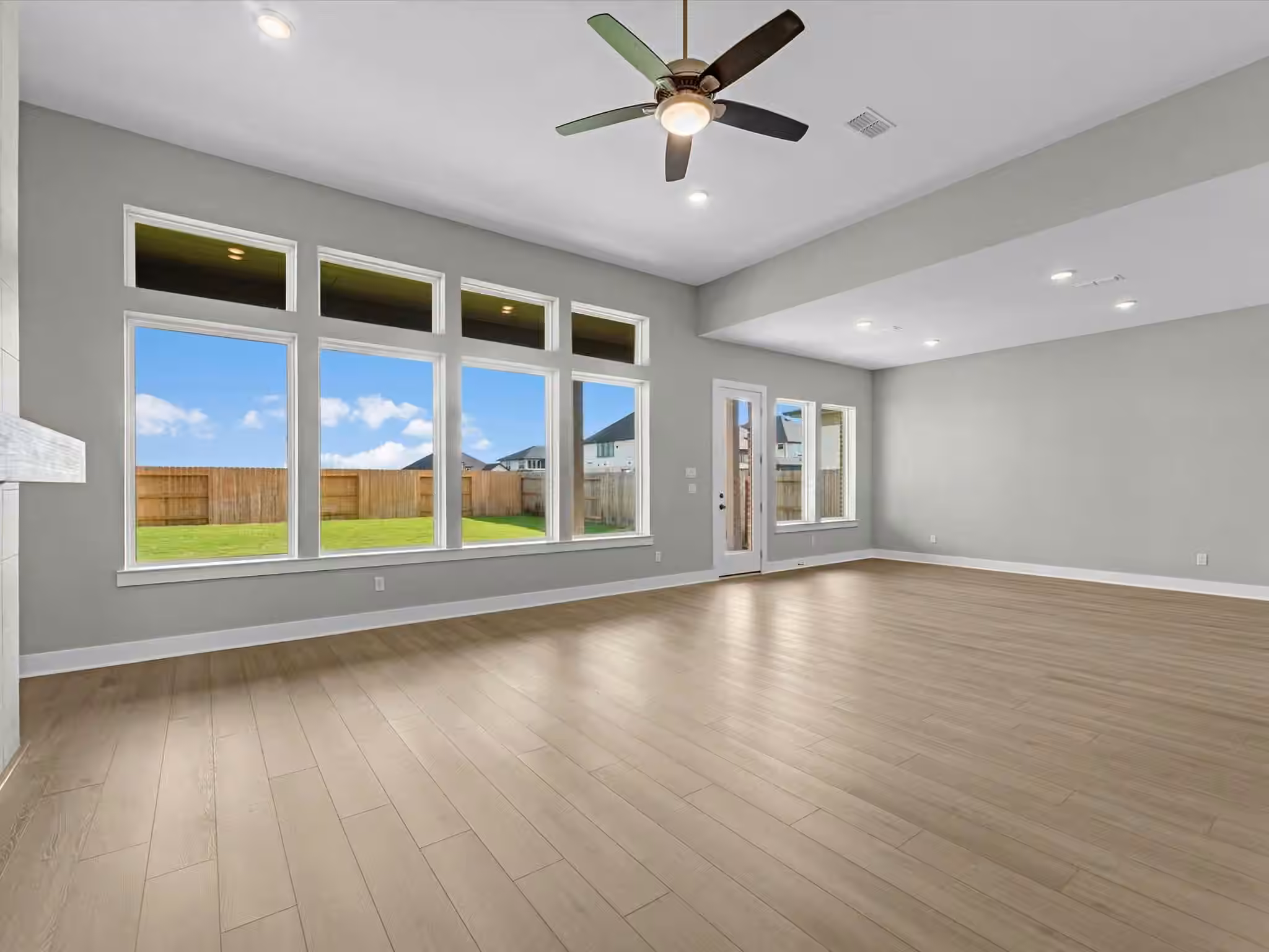Photo 7 of 18422 Red Dahlia Road, Richmond, TX