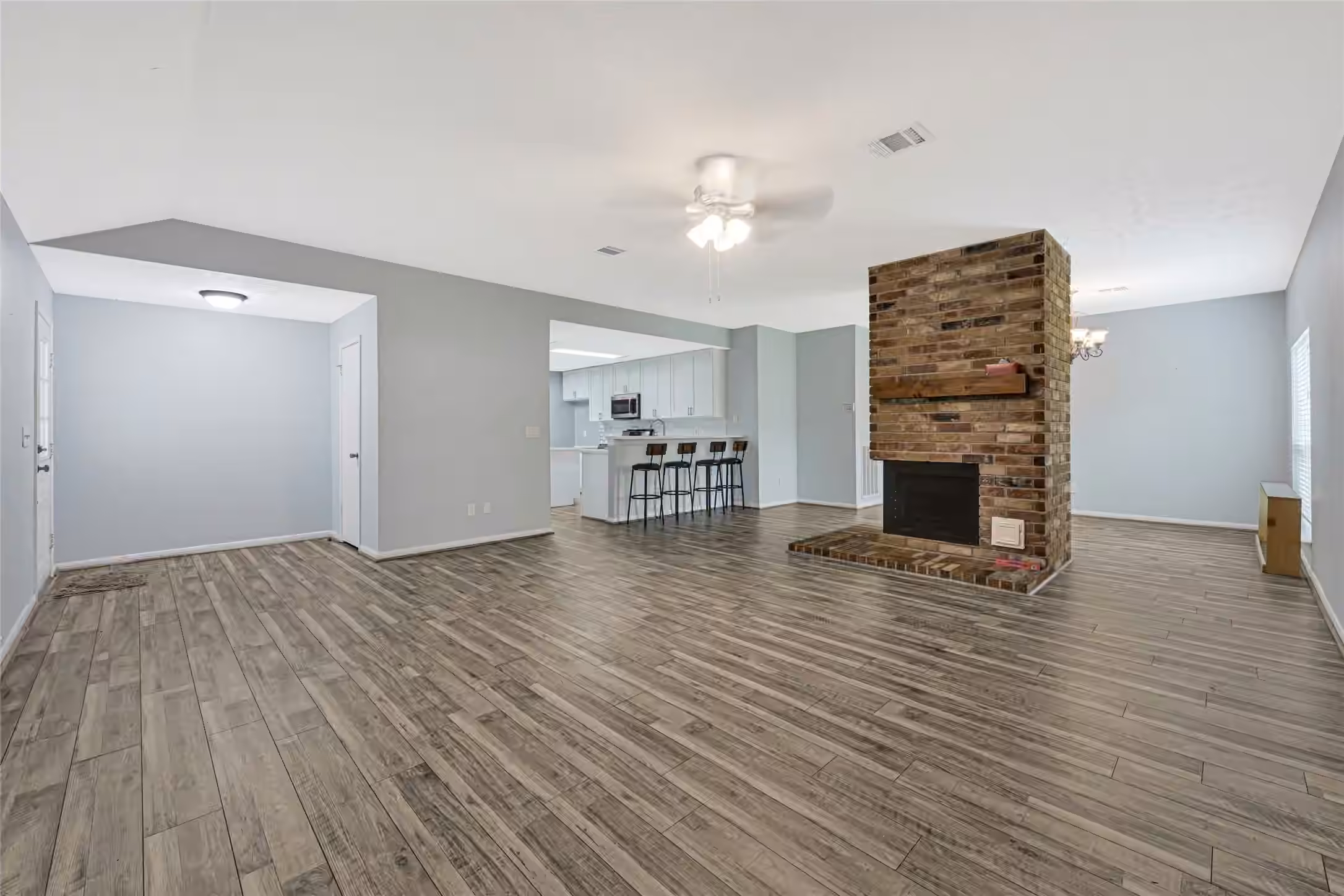 Photo 5 of 4002 Spring Forest Drive, Pearland, TX