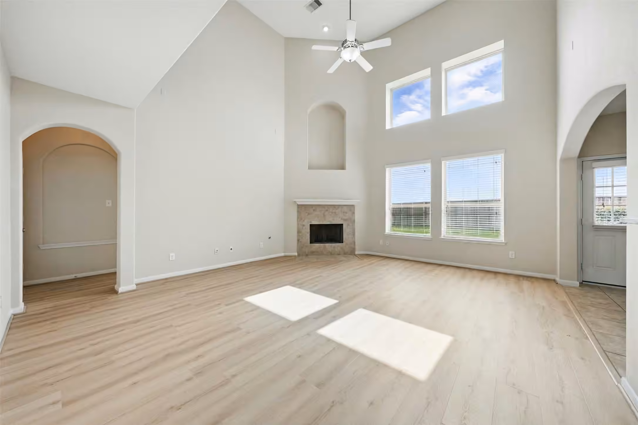 Photo 5 of 4927 Blackwater Lane, Sugar Land, TX