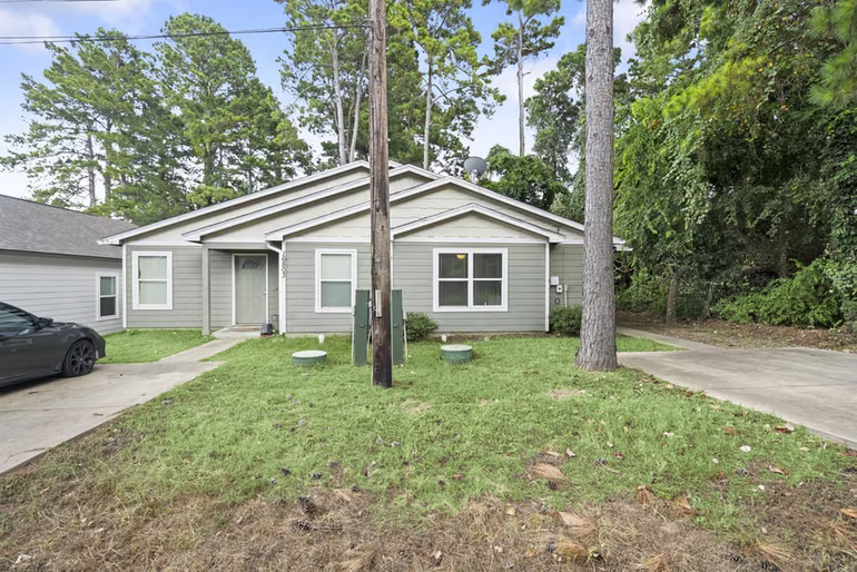 Photo of 16803 Crestmont, Montgomery, TX 77316