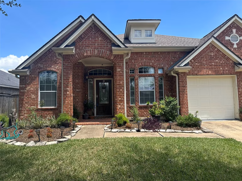 Photo 2 of 16218 Saxon Hollow Lane, Houston, TX