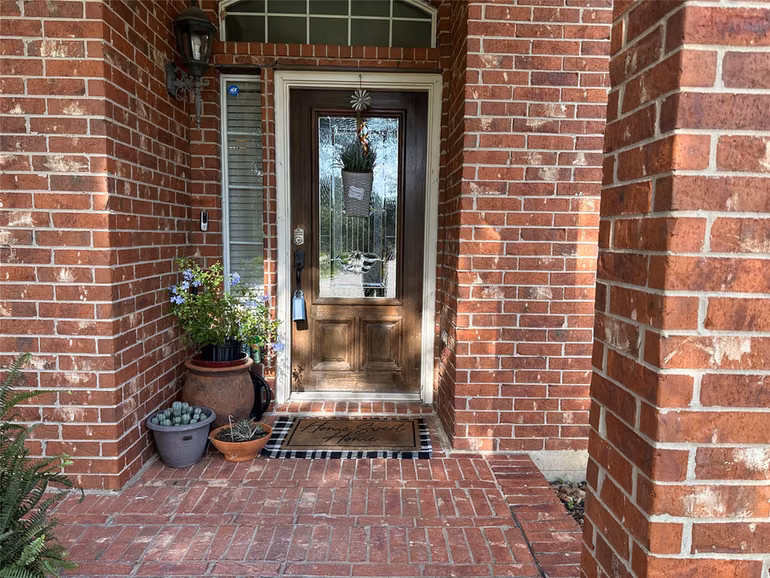 Photo 3 of 16218 Saxon Hollow Lane, Houston, TX
