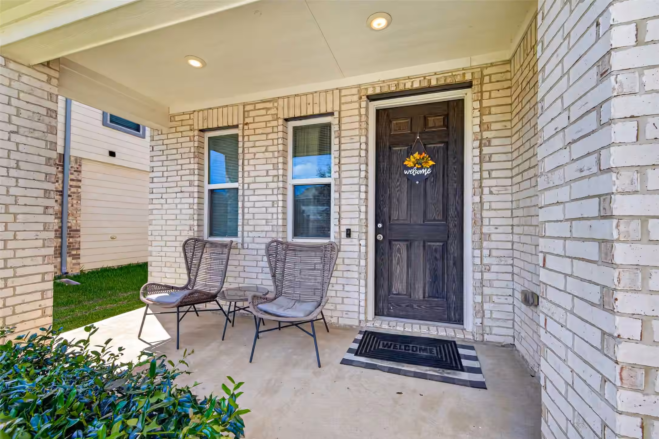 Photo 4 of 4202 Shady Palmetto Drive, Houston, TX