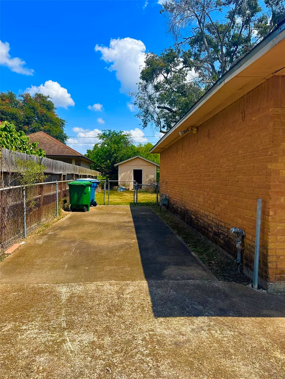 Photo 6 of 5502 Mackinaw Street, Houston, TX