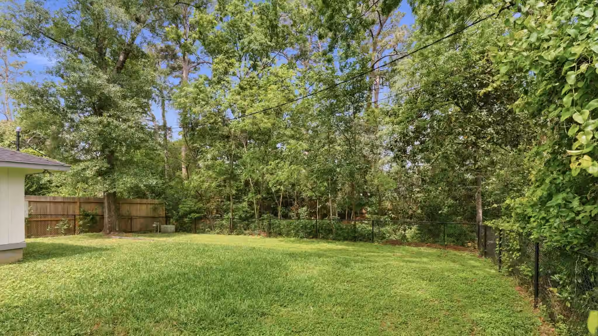 Photo 5 of 1705 Shady Oaks Drive, Conroe, TX