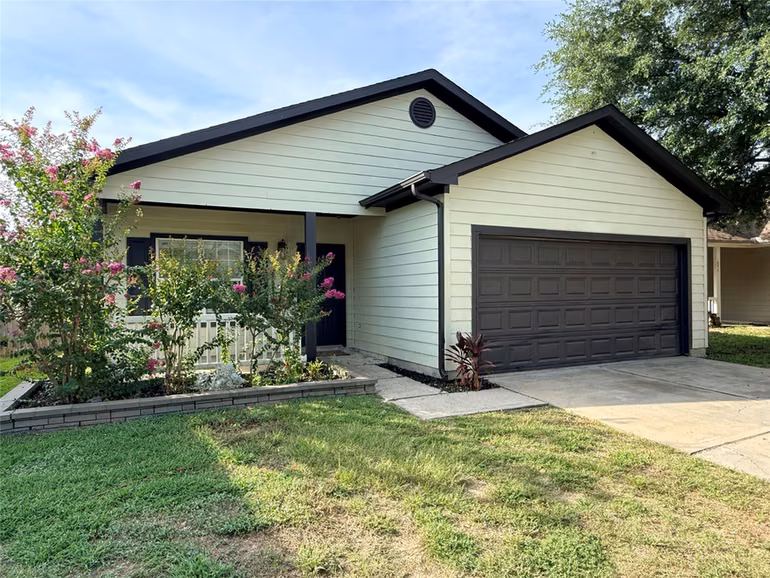 Photo 2 of 10023 Date Meadow Lane, Tomball, TX