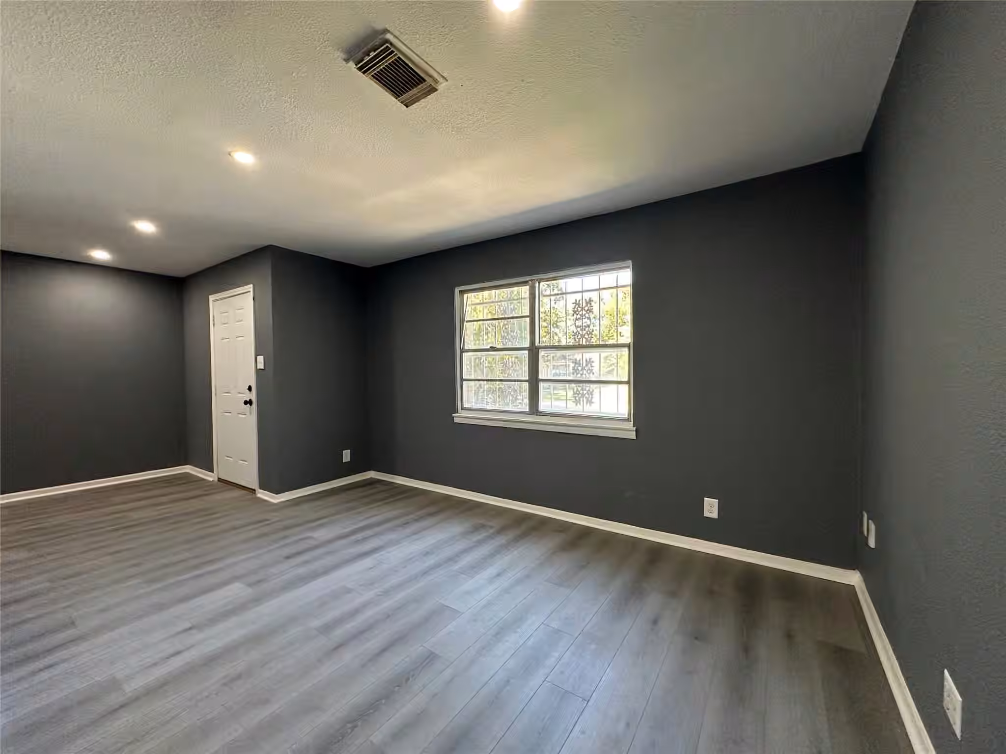 Photo 3 of 10313 Chesterfield Drive, Houston, TX