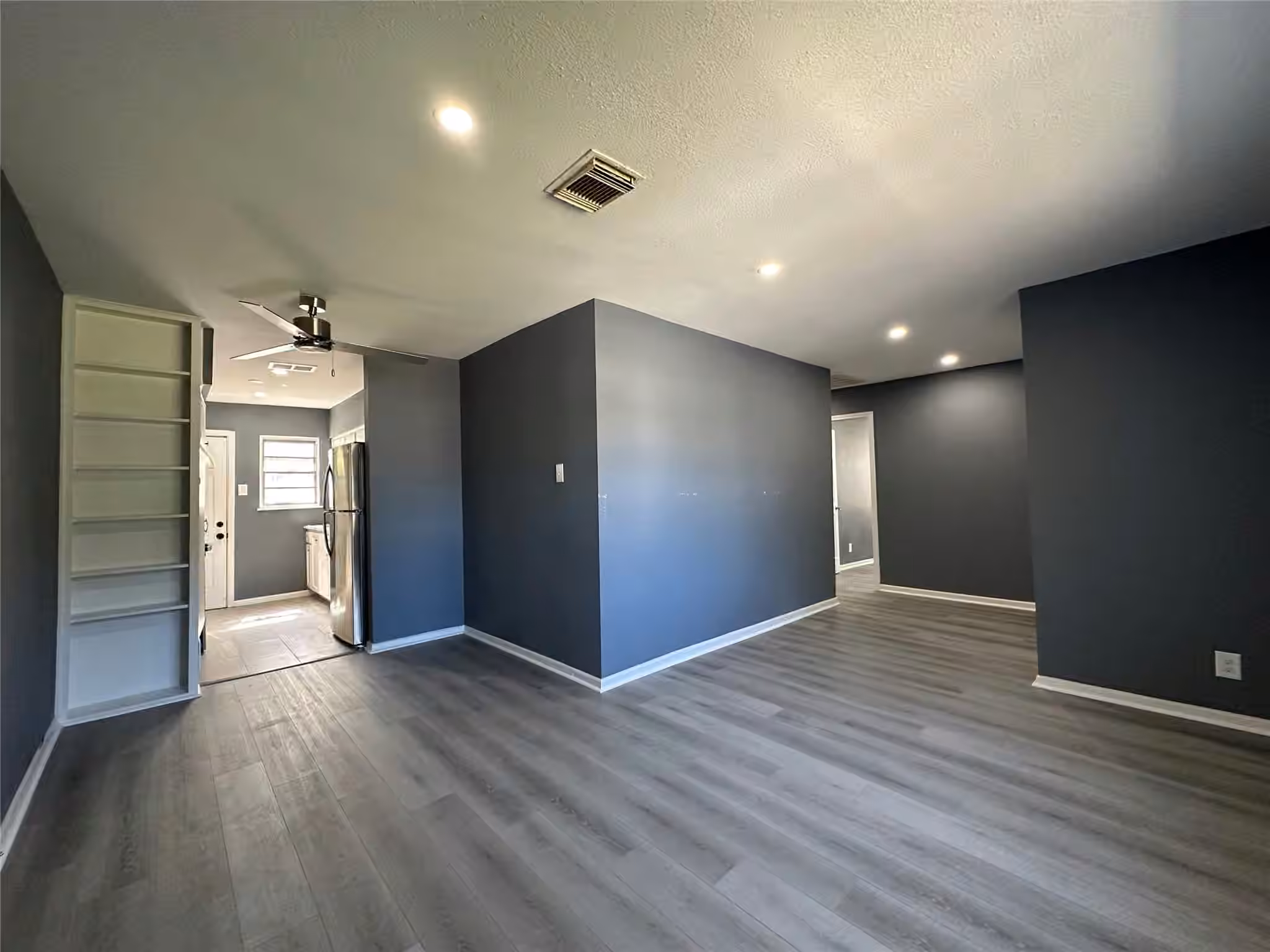 Photo 4 of 10313 Chesterfield Drive, Houston, TX