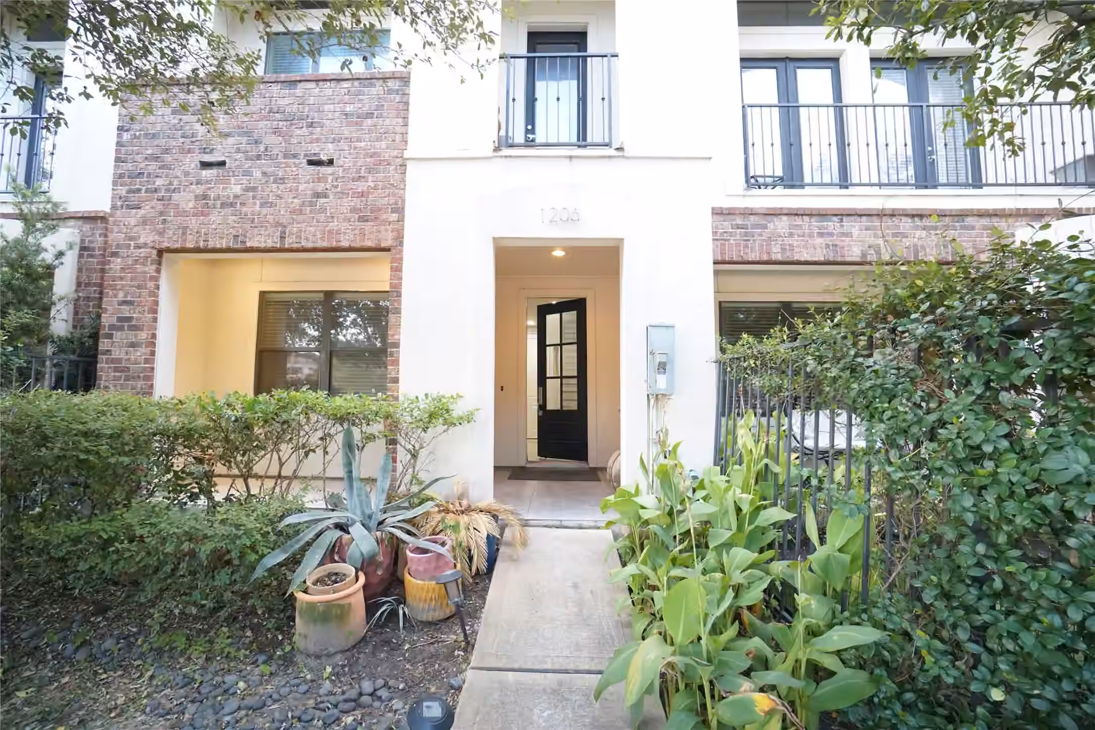 Photo of 1206 W Dallas Street, Houston, TX