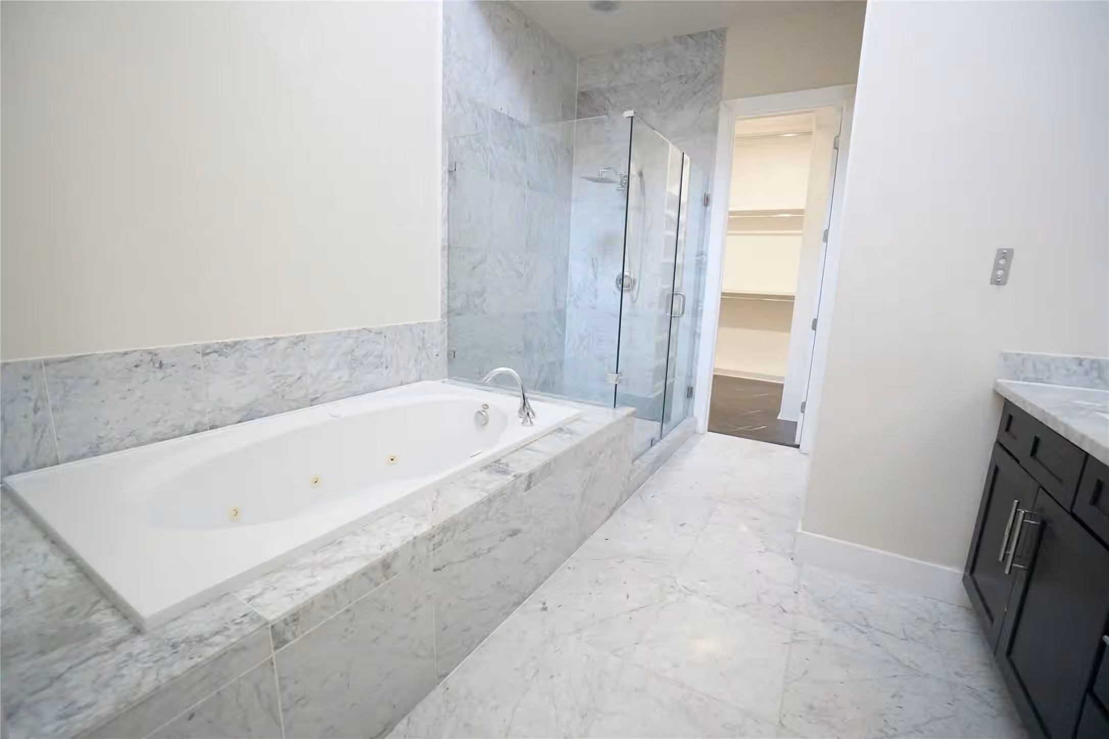 Photo 6 of 1206 W Dallas Street, Houston, TX