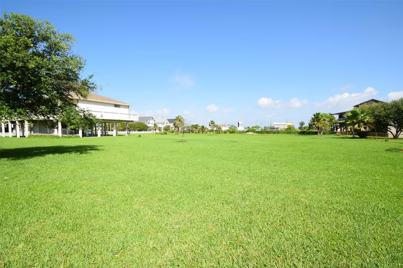 Photo 2 of 960 Alberdie Drive, Crystal Beach, TX