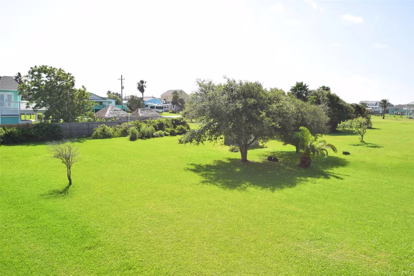 Photo 4 of 960 Alberdie Drive, Crystal Beach, TX