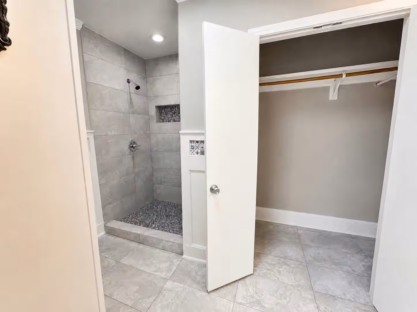 Photo 3 of 114 W Lobit Street, Baytown, TX