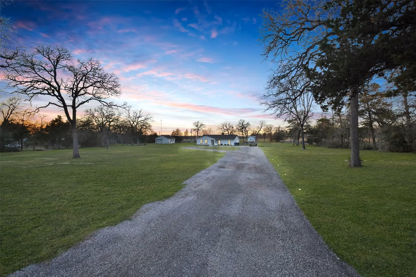 Photo 5 of 4620 Springfield Lane, Brenham, TX