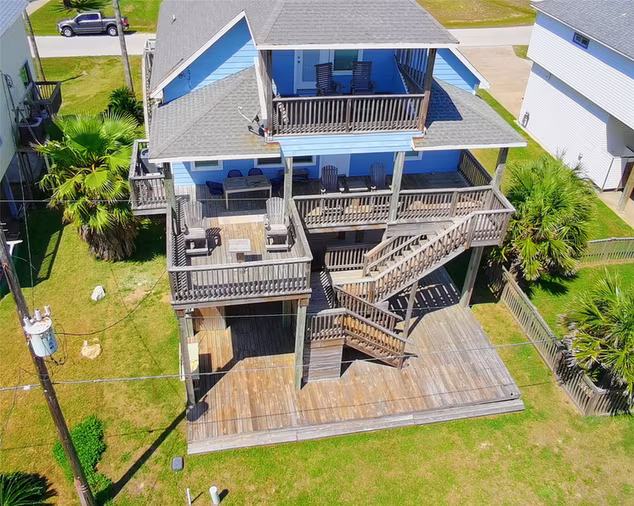 Photo 3 of 12930 Buccaneer Parkway, Freeport, TX