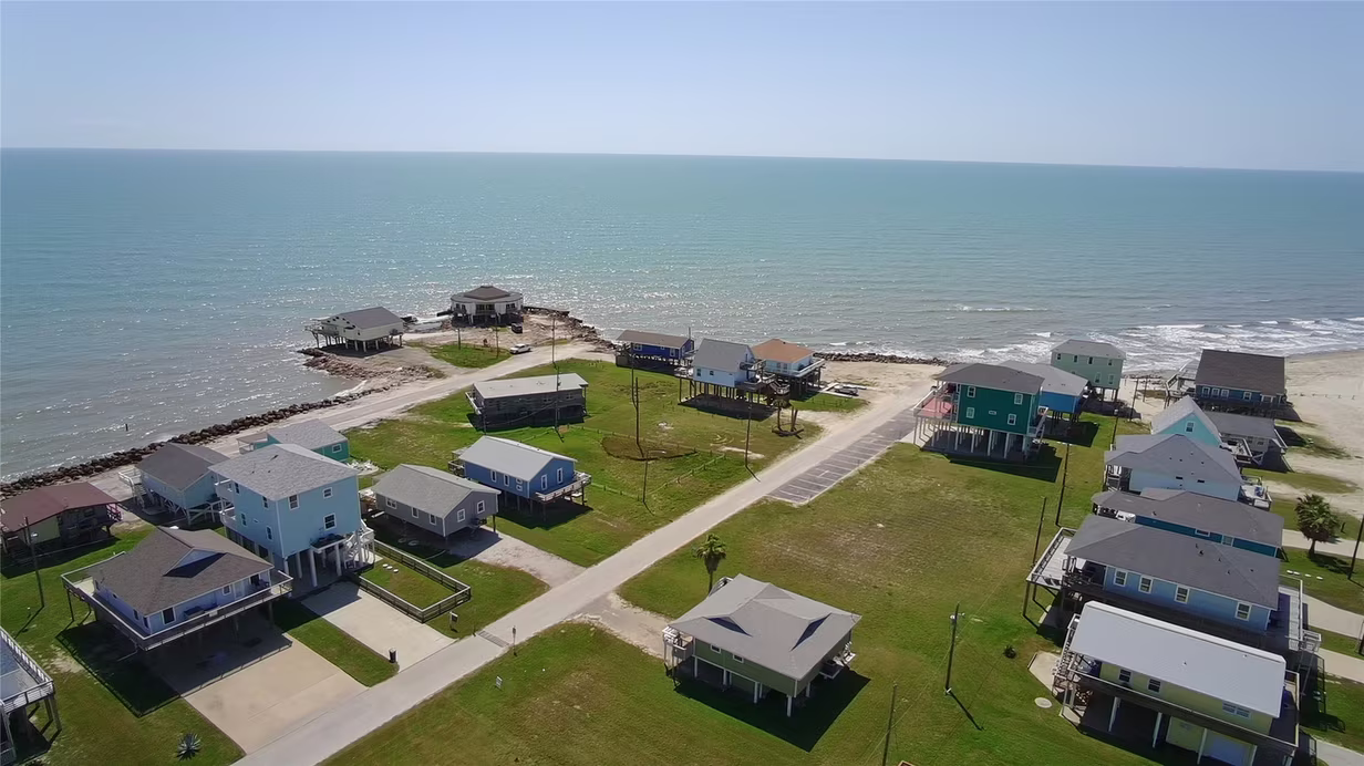 Photo 6 of 12930 Buccaneer Parkway, Freeport, TX