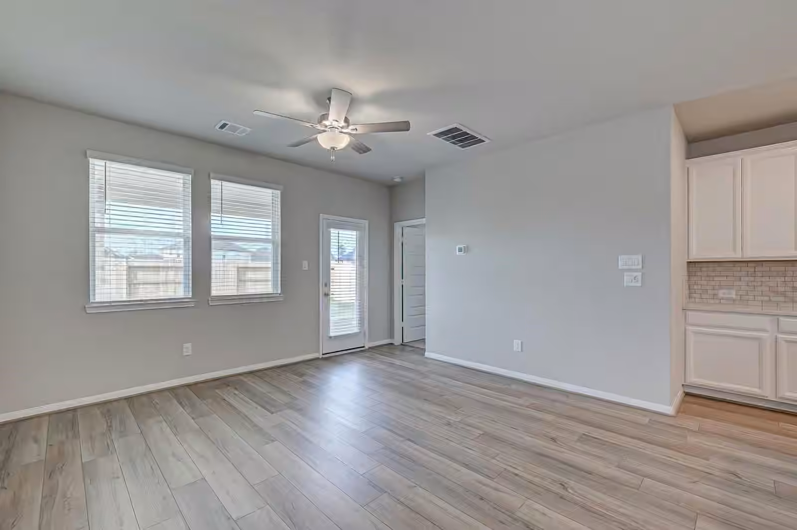 Photo 7 of 17613 Rosette Grass Drive, Conroe, TX