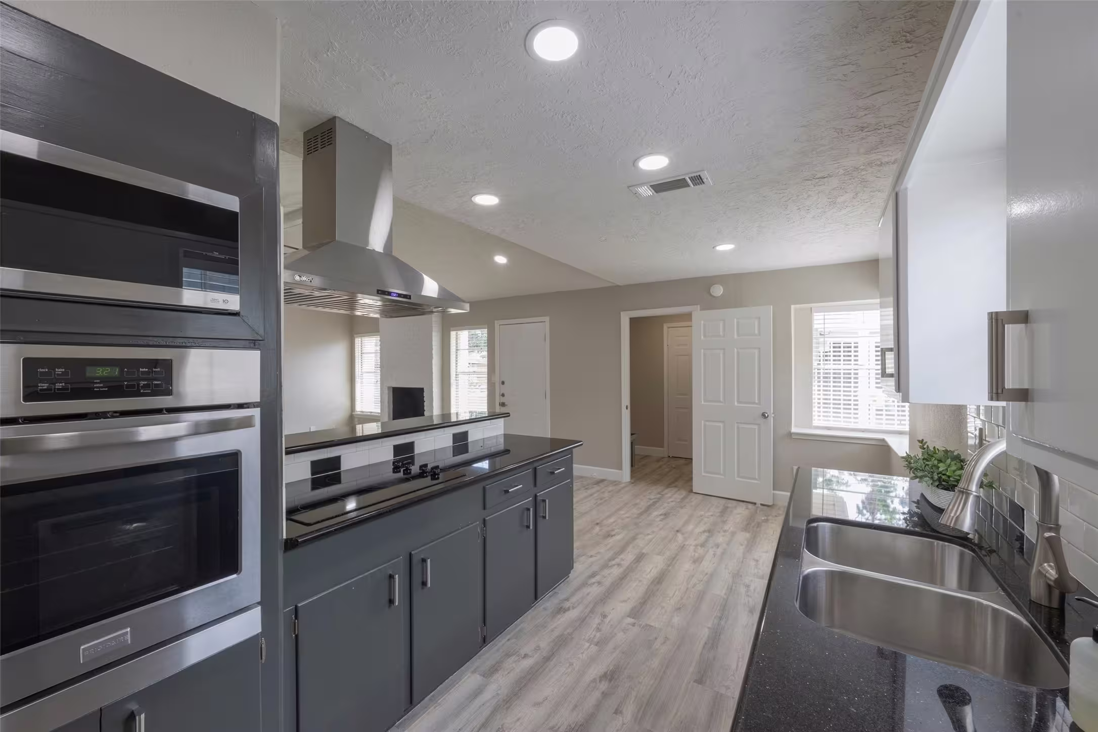 Photo 2 of 9315 Fairdale Lane, Houston, TX