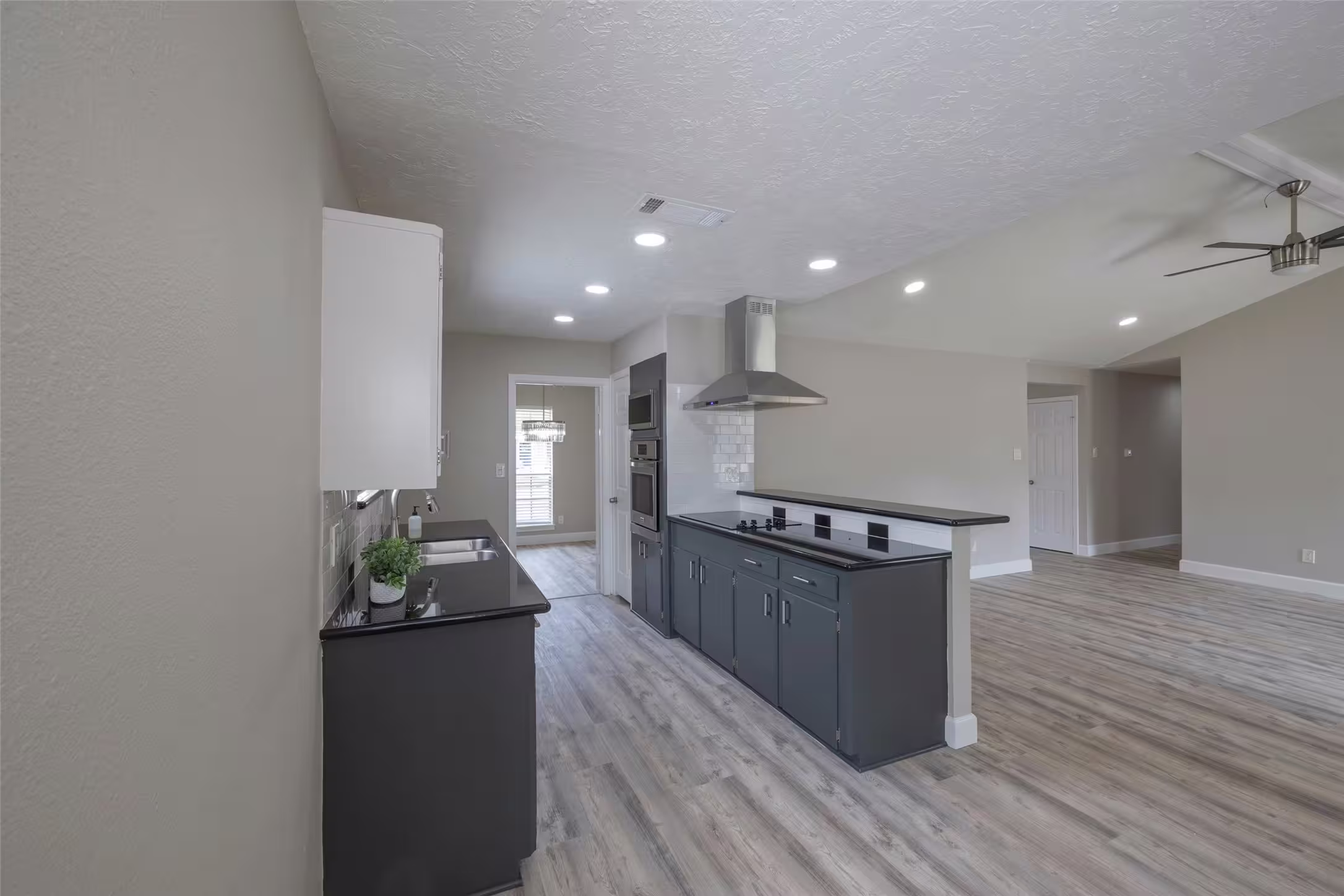Photo 3 of 9315 Fairdale Lane, Houston, TX