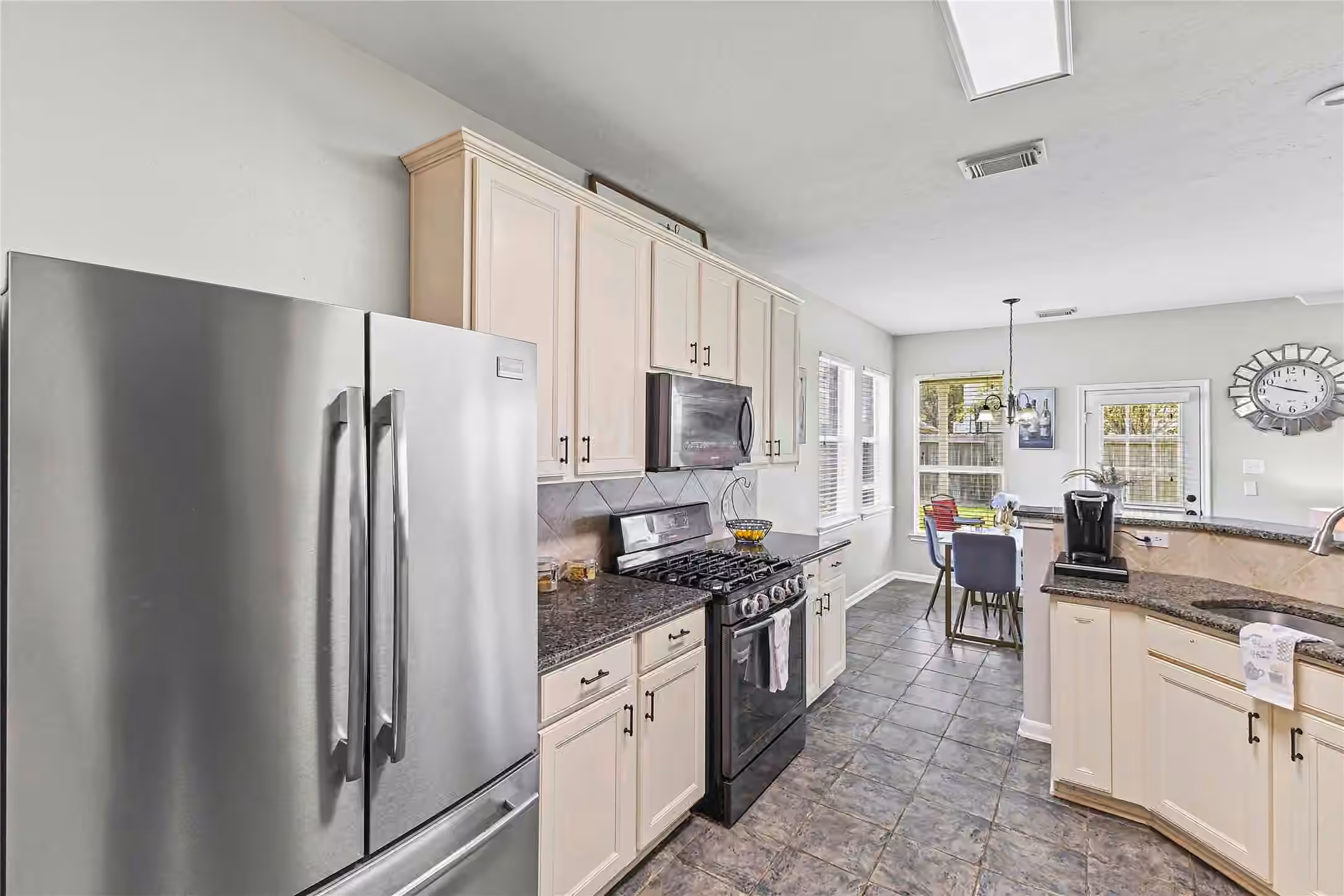 Photo 7 of 2701 Shallow Falls Court, Pearland, TX
