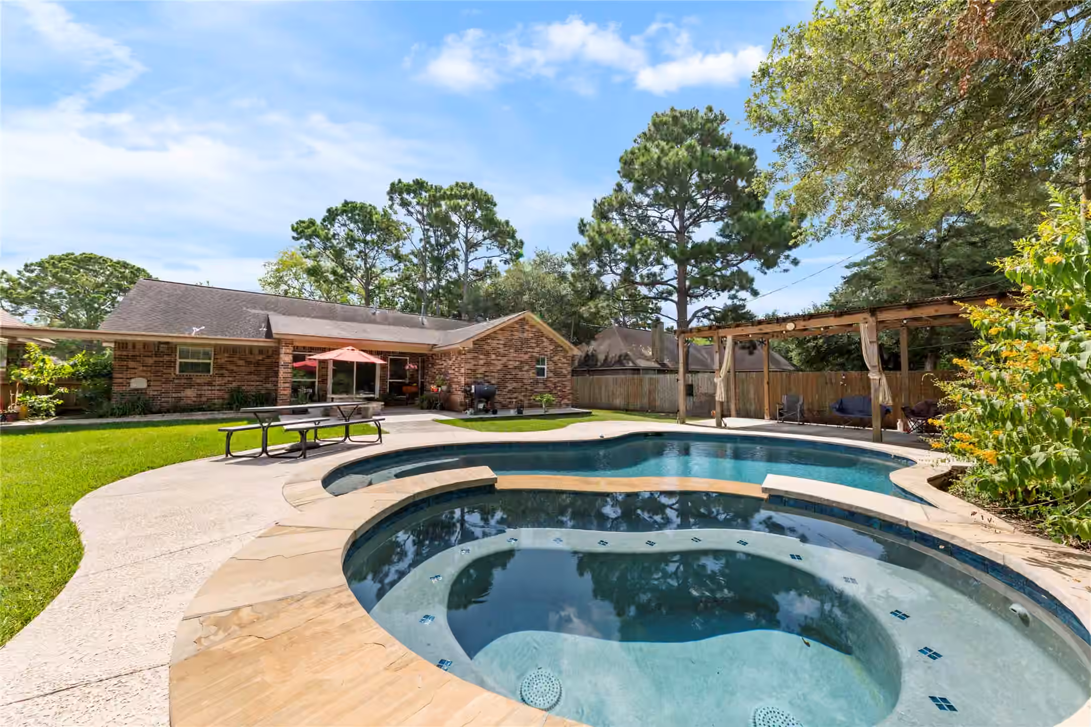 Photo 2 of 3430 W Meadow Lane, Dickinson, TX