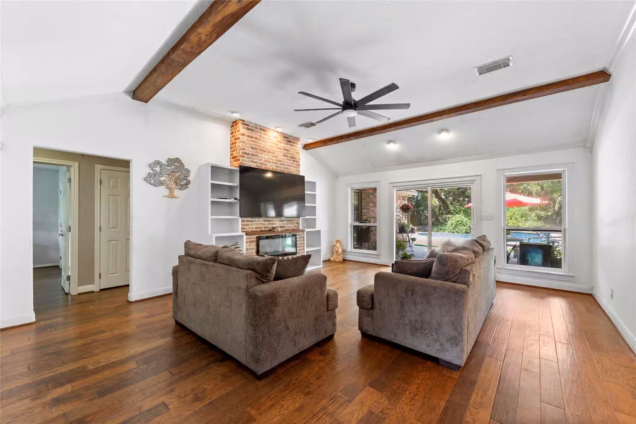 Photo 4 of 3430 W Meadow Lane, Dickinson, TX