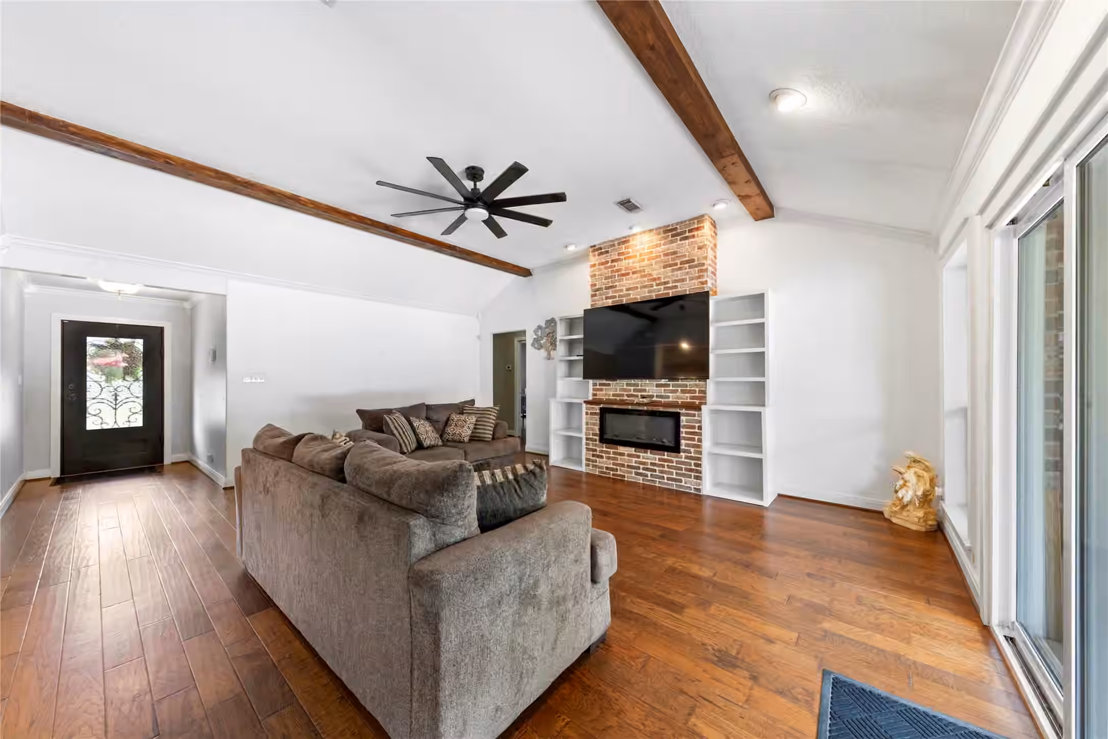 Photo 5 of 3430 W Meadow Lane, Dickinson, TX