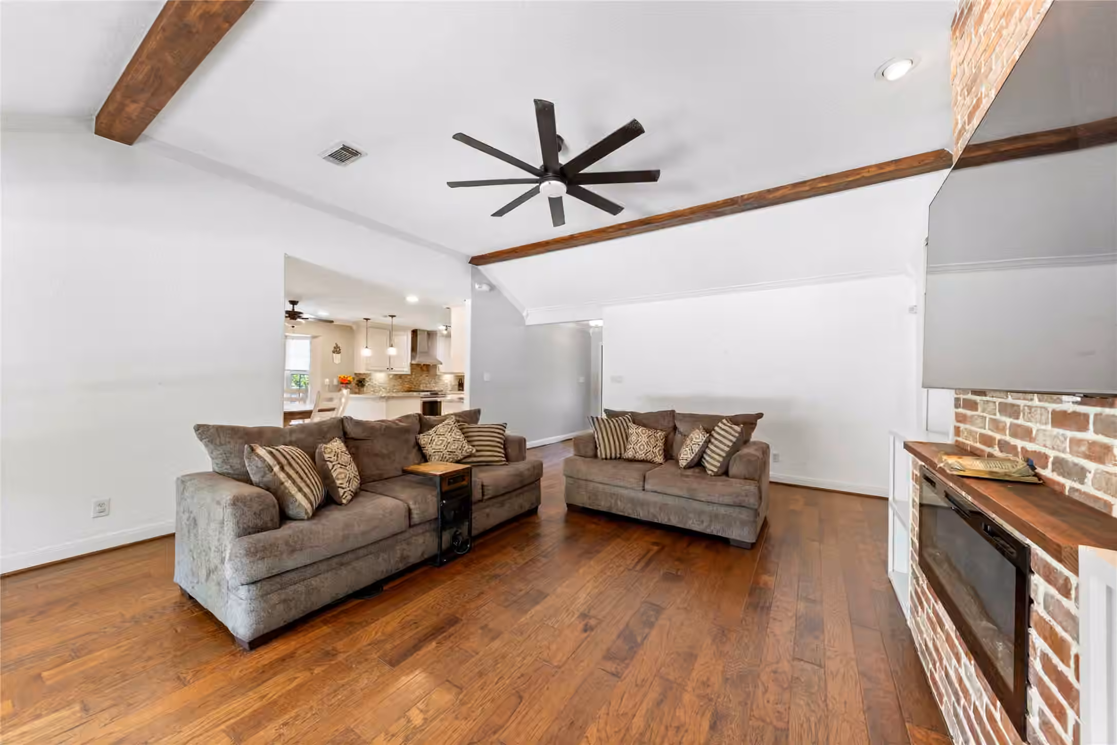 Photo 6 of 3430 W Meadow Lane, Dickinson, TX