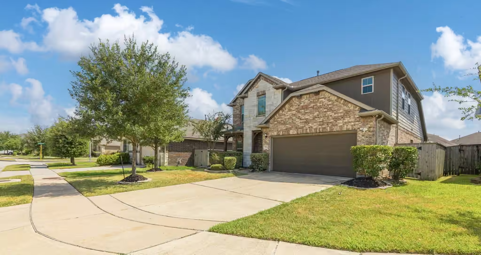 Photo 3 of 9714 Deborah Colony Lane, Humble, TX