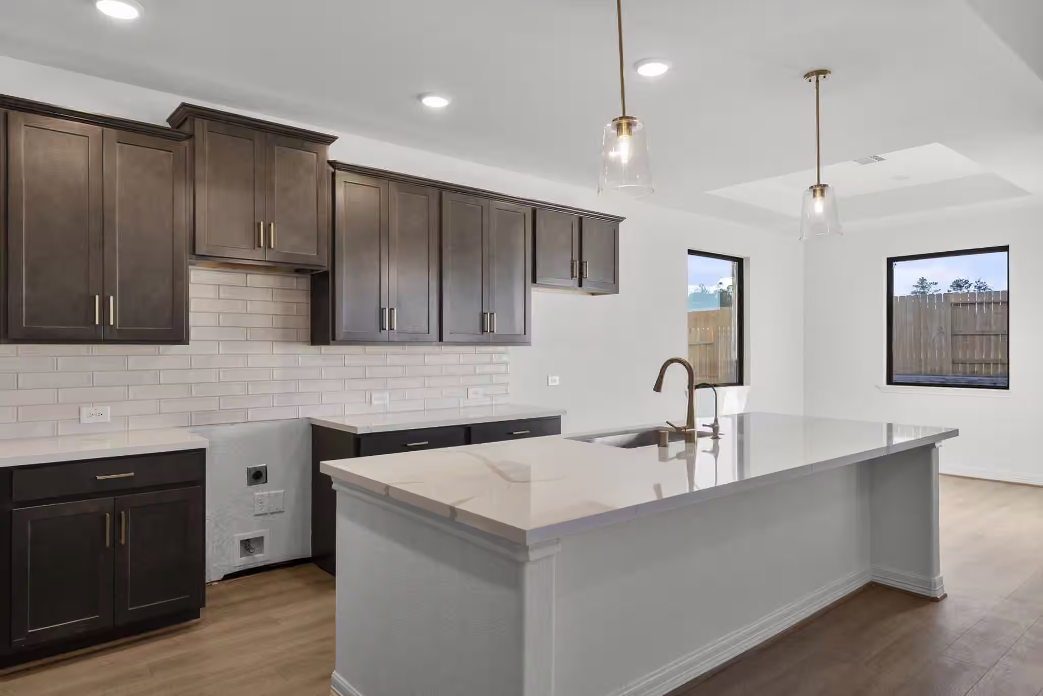 Photo 5 of 7914 Jade Crest Drive, Angleton, TX