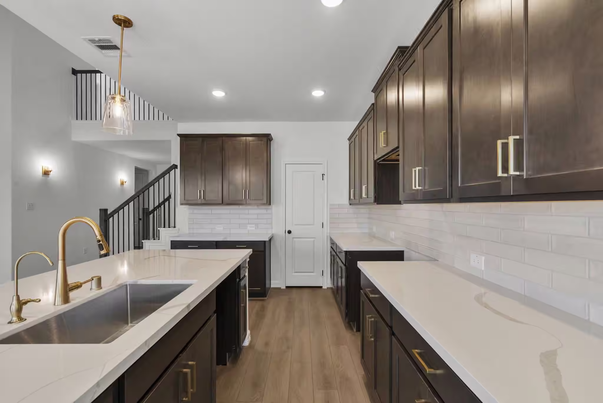 Photo 7 of 7914 Jade Crest Drive, Angleton, TX