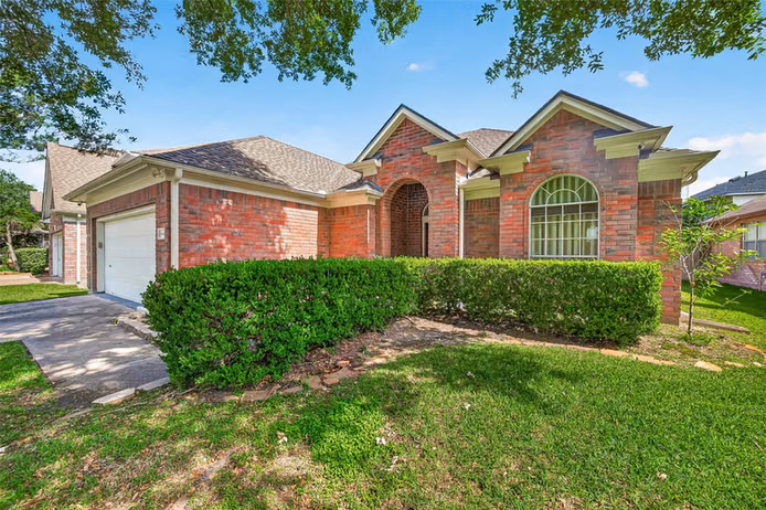 Photo 2 of 9846 N Villa Drive, Houston, TX