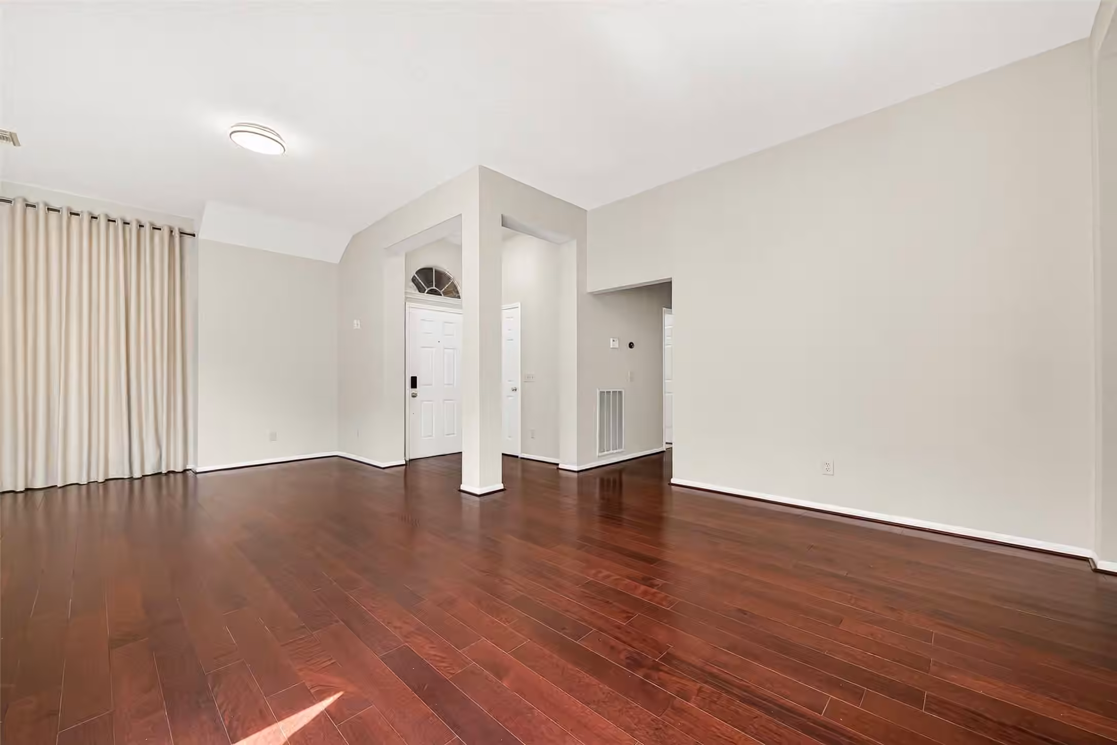 Photo 6 of 9846 N Villa Drive, Houston, TX
